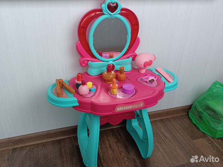 Детский туалетный столик