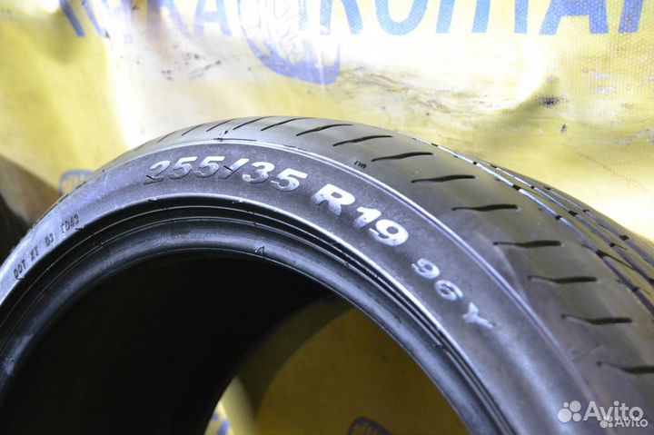 Pirelli P Zero 255/35 R19