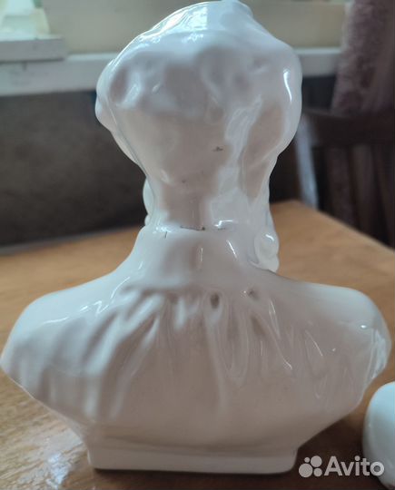 Бюсты Пушкина и Льва Толстого