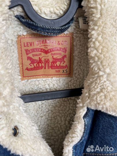 Джинсовая куртка levis