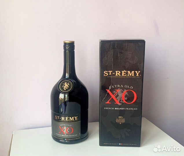 Коробка и бутылка от бренди St-Remy XO