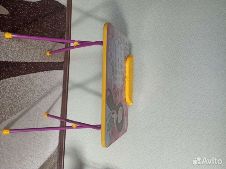 Детский письменный стол и стул