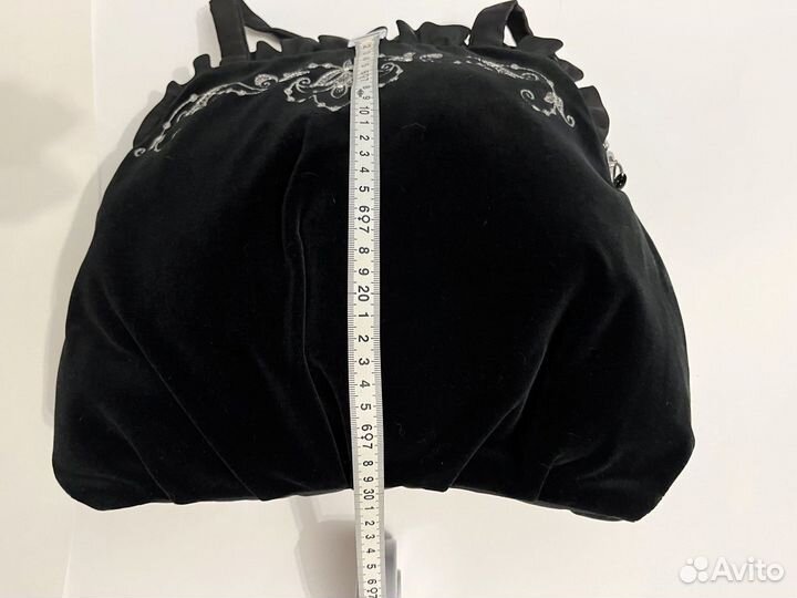 Сумка жен. из бархата с вышивкой, черная