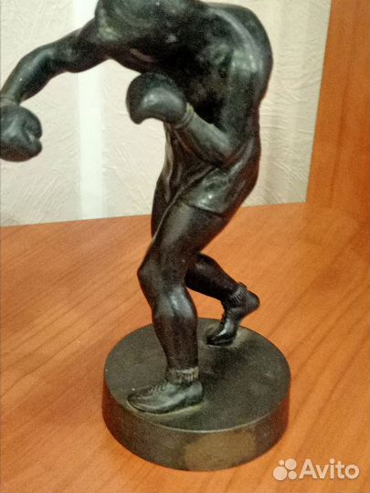 Статуэтка боксер