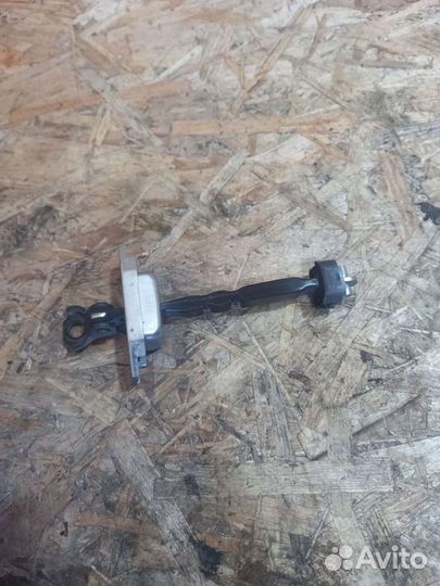 Ограничитель Двери Тойота Камри 50 Левый передний