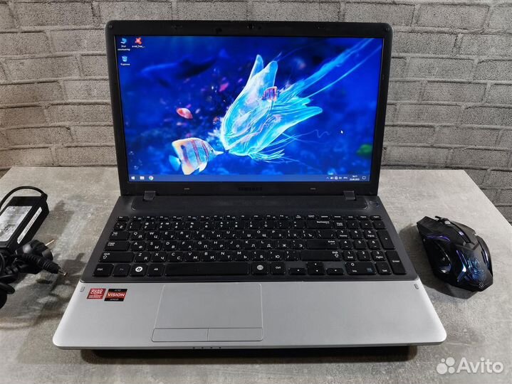 Игровой 8 гиговый Samsung с мощными 4 ядрами