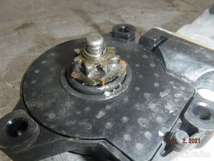 Мотор стеклоподъемника передний правый Kia