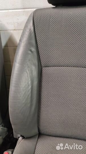 Сиденья передние Toyota Verso R2 2017