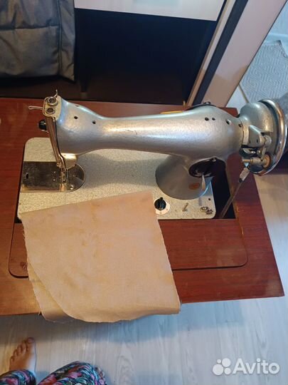 Швейная машина ножная