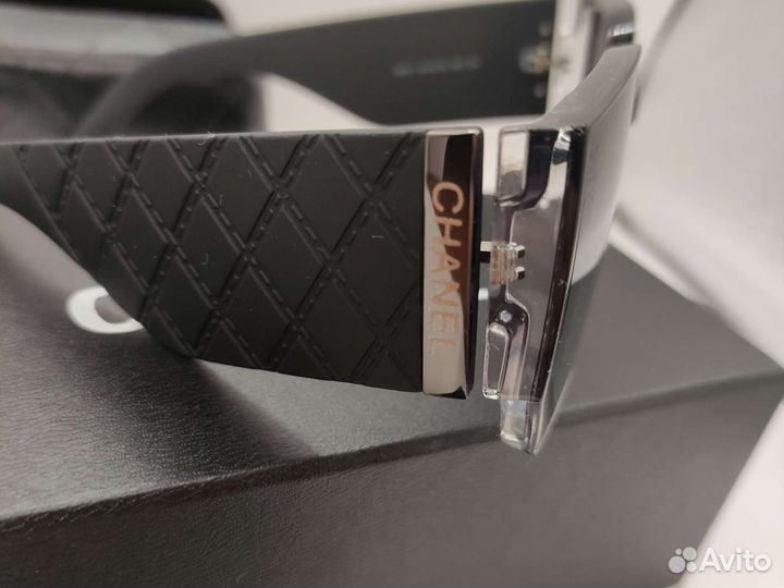 Солнцезащитные очки Chanel
