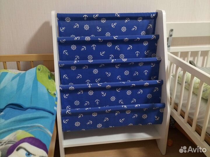 Полка витрина для книг