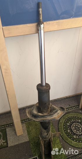 Задние амортизаторы Mazda Premacy CP8W