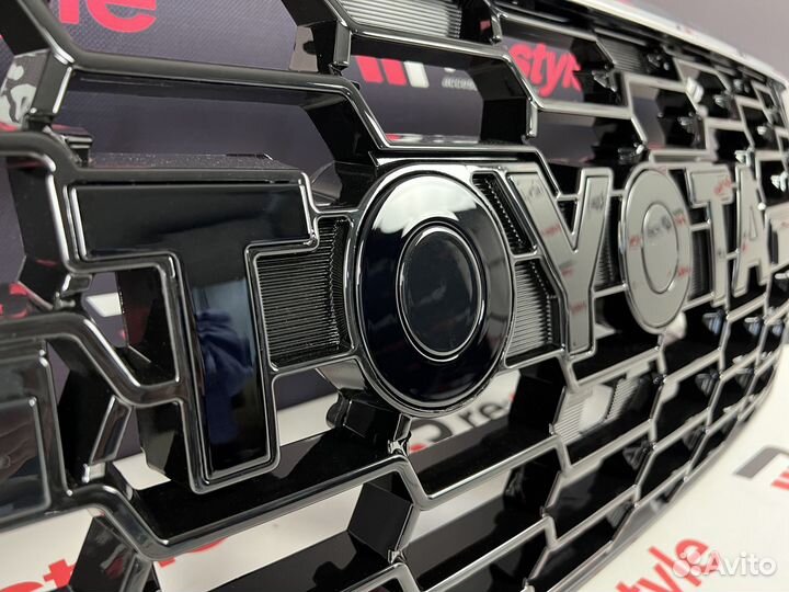 Решетка радиатора Toyota Land Cruiser 200 с16г GR