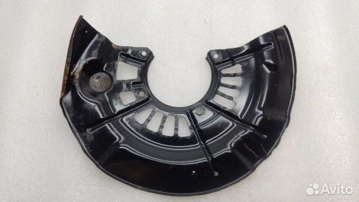 Пыльник тормозного диска передний правый Toyota