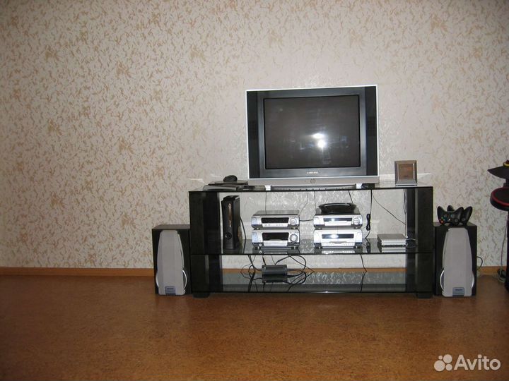 Стеклянная тумба под тв