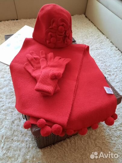 Комплект из шапки, шарфа и перчаток