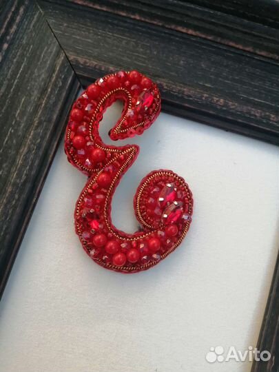 Брошь сердце, брошь буква