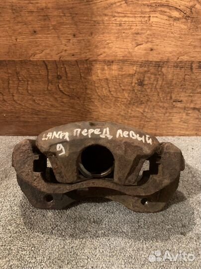 Суппорт передний левый mitsubishi lancer 9