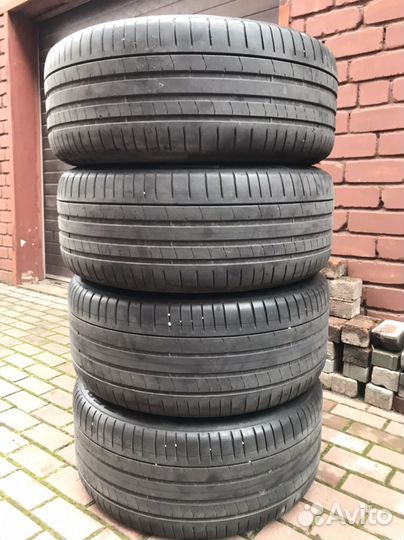 Pirelli P Zero 275/45 R20 и 305/40 R20