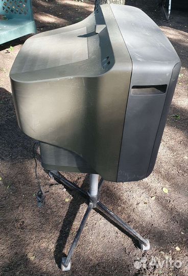 Телевизор с подставкой