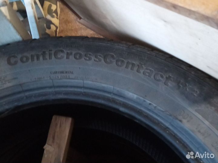 Continental ContiCrossContact LX2 215/6 R17 96H