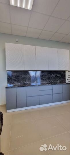 Кухонный гарнитур выставочный образец