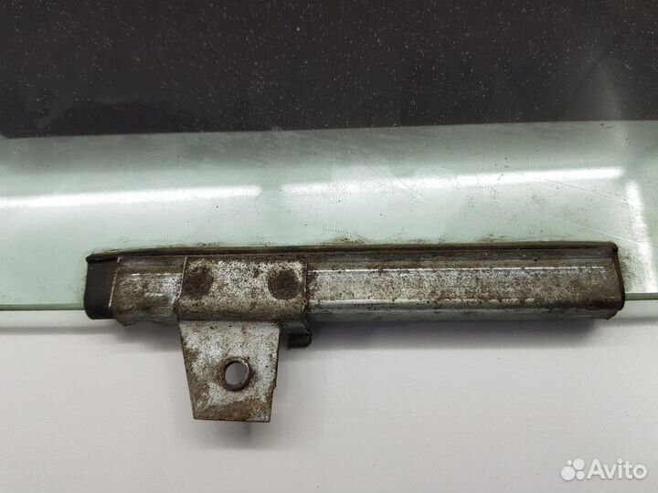 Стекло переднее левое