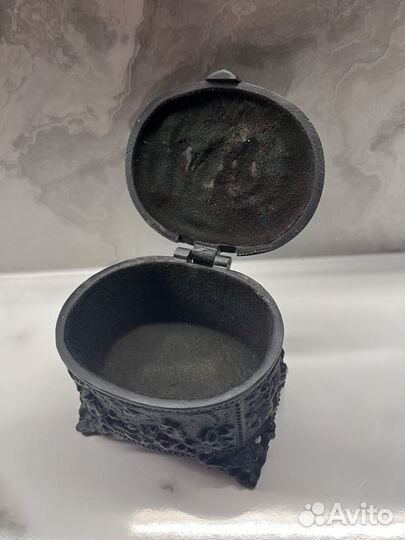 Чугунная шкатулка