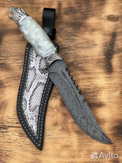 Нож из дамасской стали
