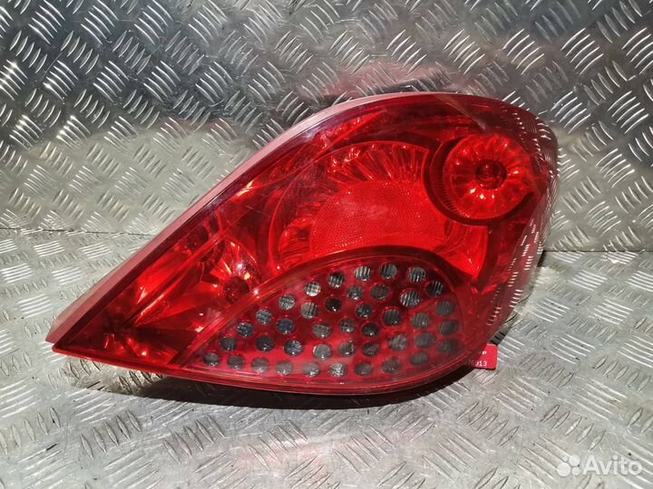 Фонарь задний правый Peugeot 207 2008