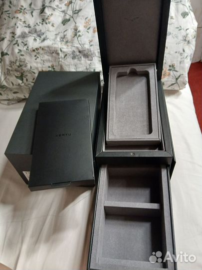 Коробка от телефона vertu