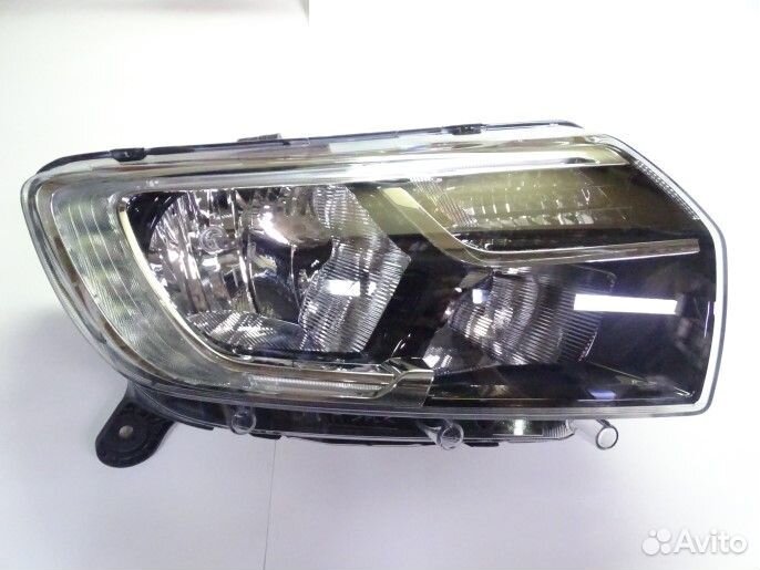 Фара Renault Logan Sandero прав. с 2017 г. /черная