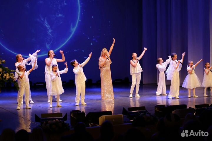 Ведущая, профессиональная певица на торжество