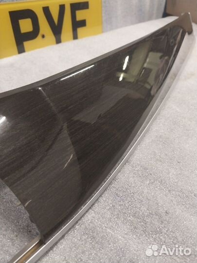 Декоративная накладка торпедо bmw f10