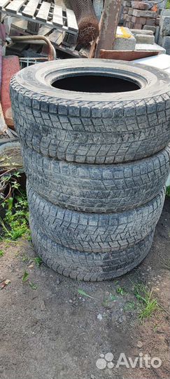 Bridgestone Blizzak DM-V1 265/70 R16