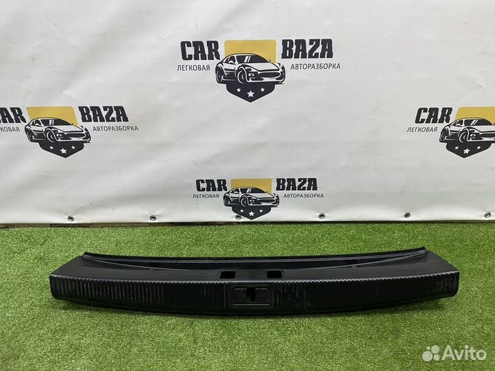 Обшивка багажника Audi A8