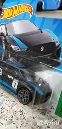 Модель Hot Wheels Jaguar I-Pace eTrophy