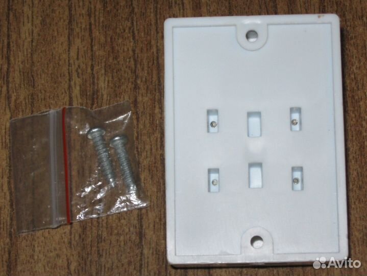 Настенная телефонная розетка