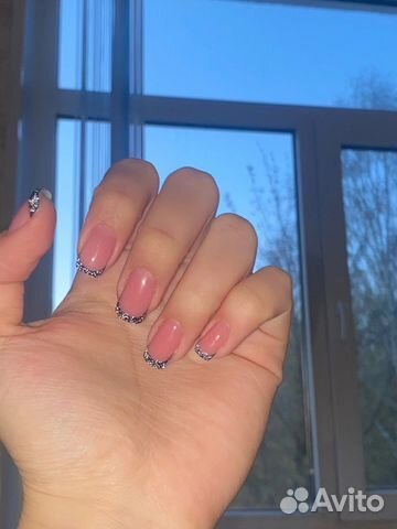 Модель на маникюр