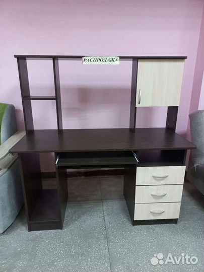 Стол компьютерный письменный гримерный