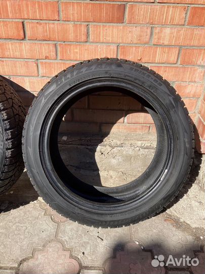 Bridgestone Blizzak DM-V1 215/50 R17