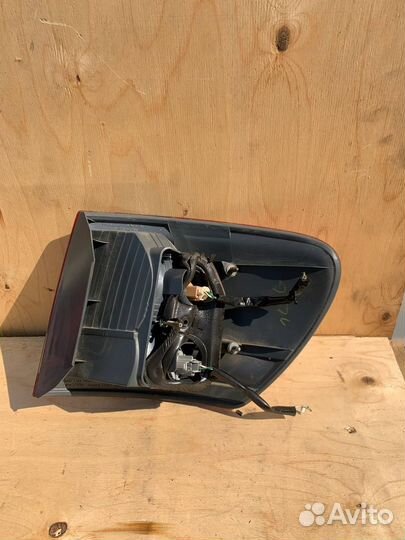 Задний левый фонарь Toyota Ipsum