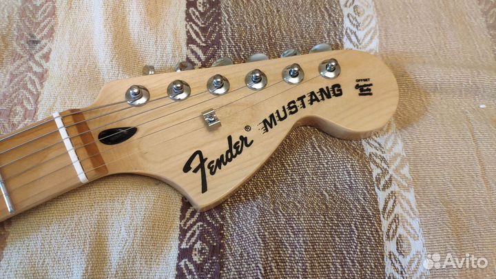 Реплика Fender Mustang коричневый