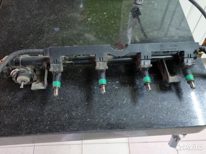 Топливная рампа в сборе Форд Фьюжен