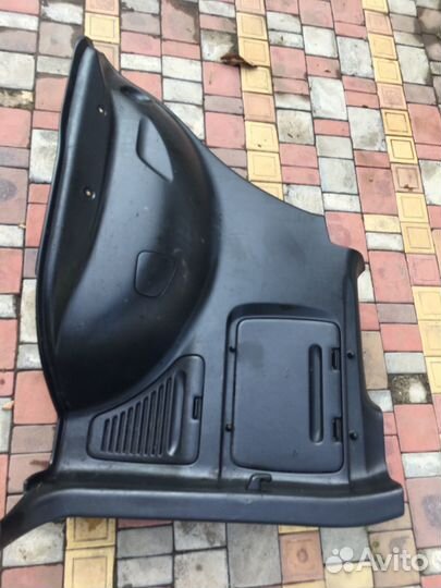 Toyota rav4 2004 обшивка багажника правая нижняя