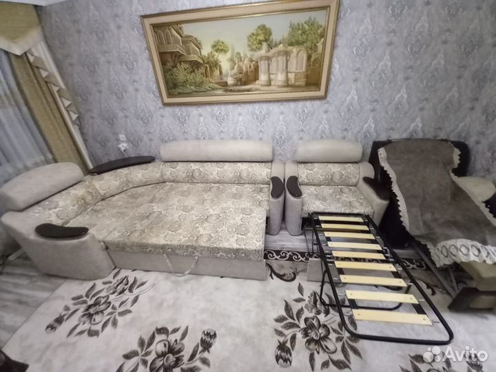 Угловой диван и кресло бу