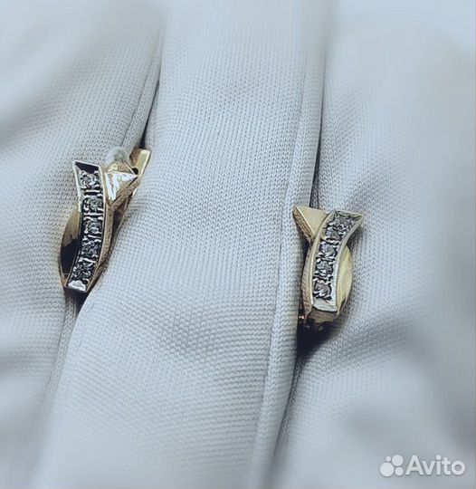 Золотые серьги с камнем