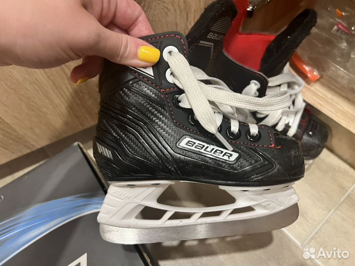 Коньки хоккейные