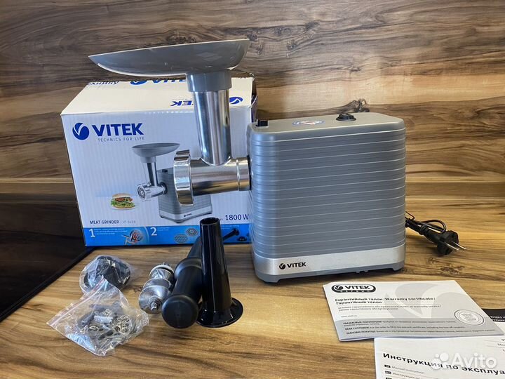 Мясорубка электрическая новая Vitek VT-3618