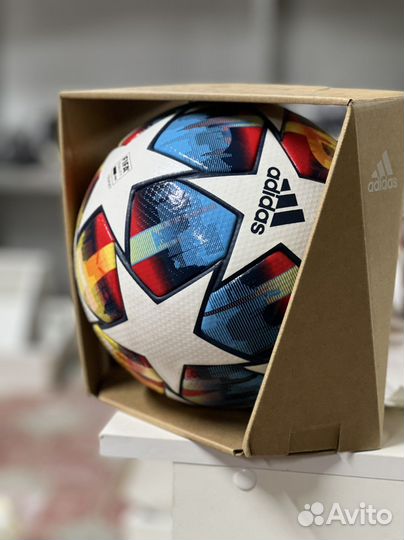 Футбольный мяч